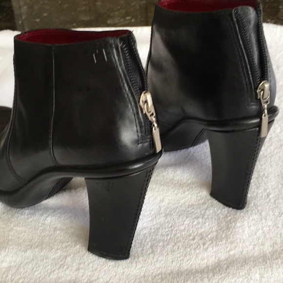 Tommy Hilfiger Leather Black Bootie - Picture 2 of 4